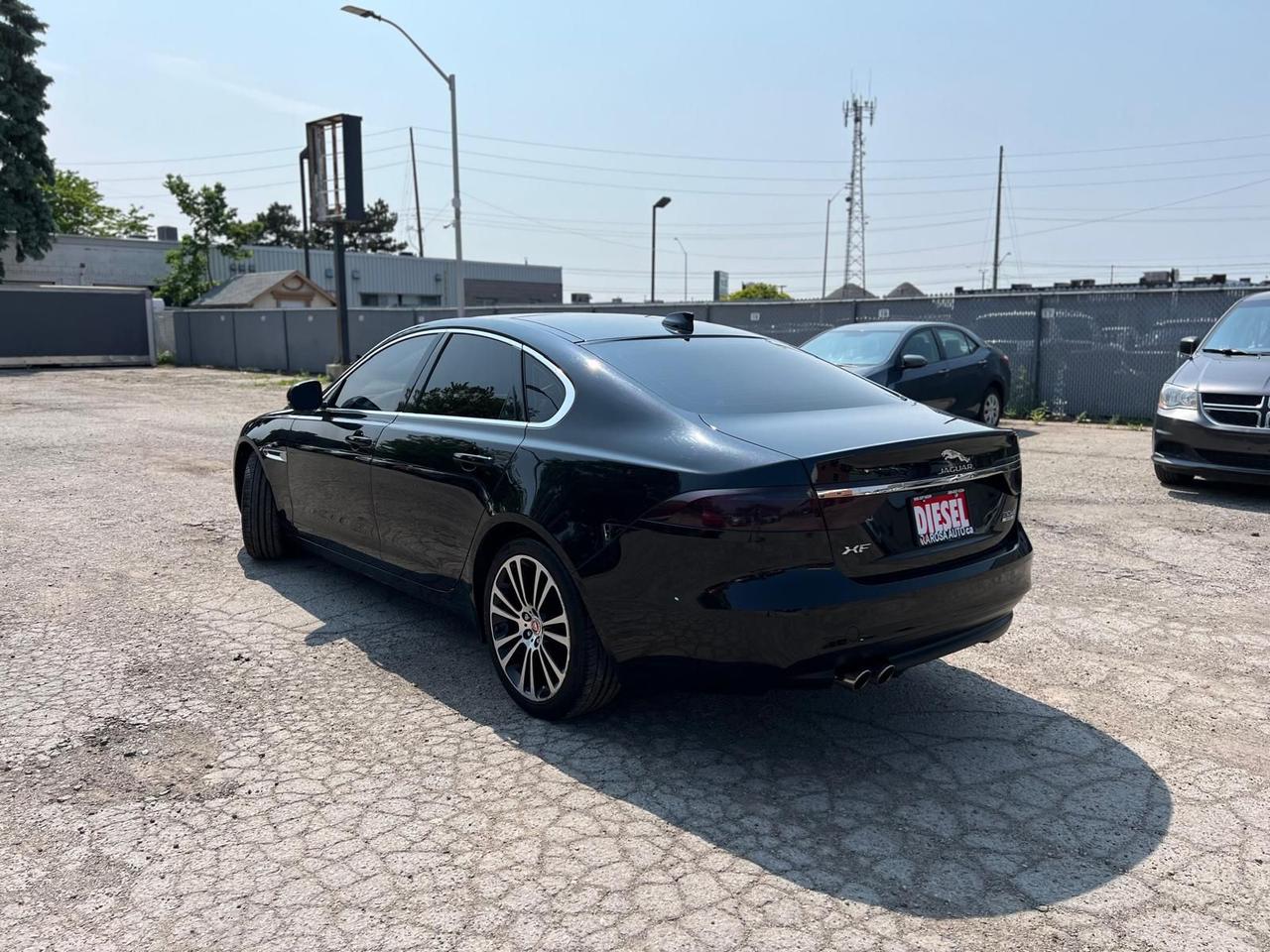 2017 Jaguar XF AUTO DIESEL AWD LOW KM NAVI SAFETY CERTIFIED B-T Photo4