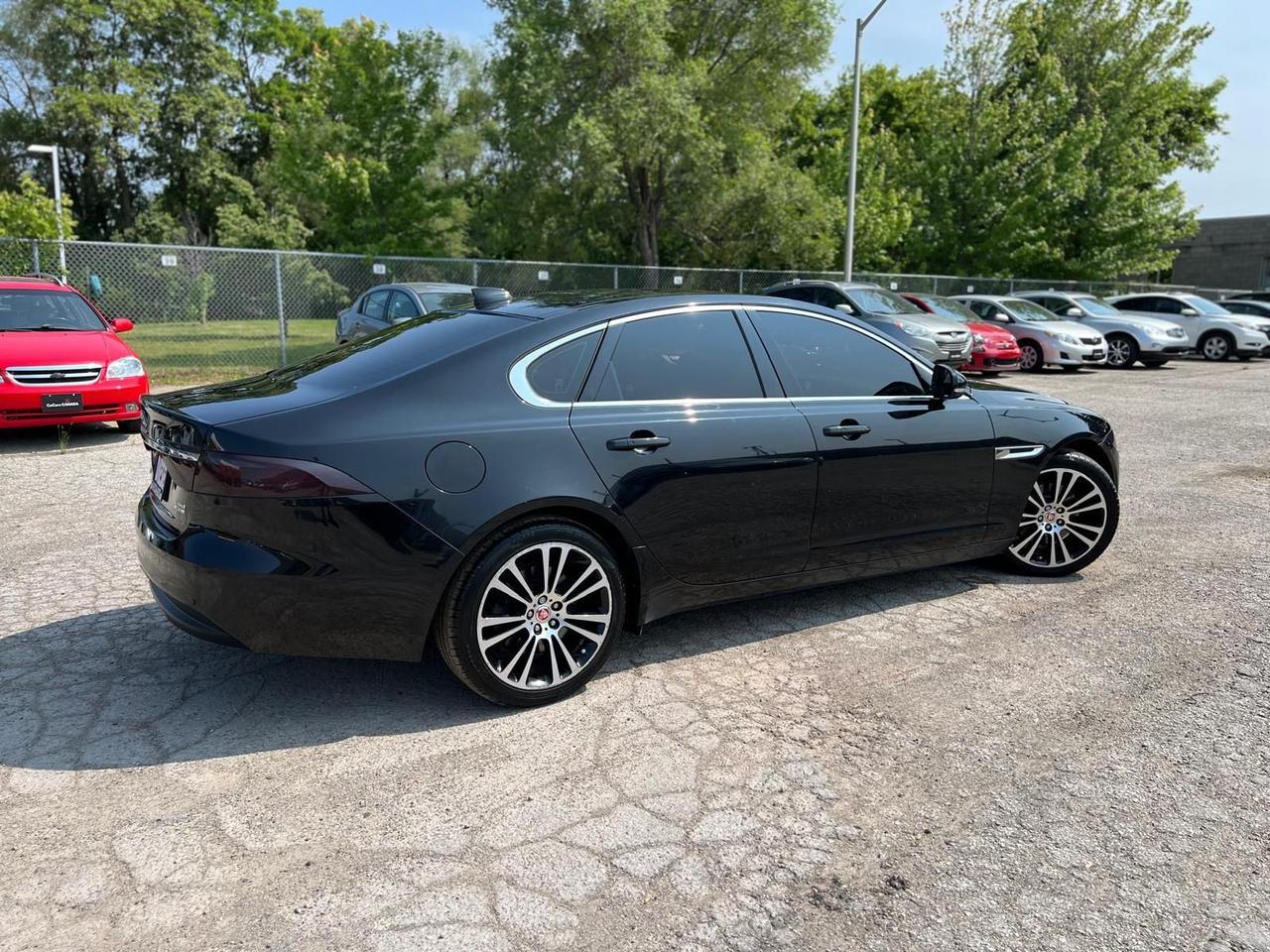 2017 Jaguar XF AUTO DIESEL AWD LOW KM NAVI SAFETY CERTIFIED B-T Photo
