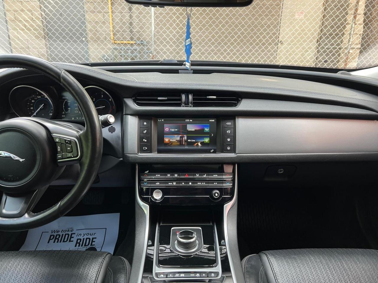 2017 Jaguar XF AUTO DIESEL AWD LOW KM NAVI SAFETY CERTIFIED B-T Photo