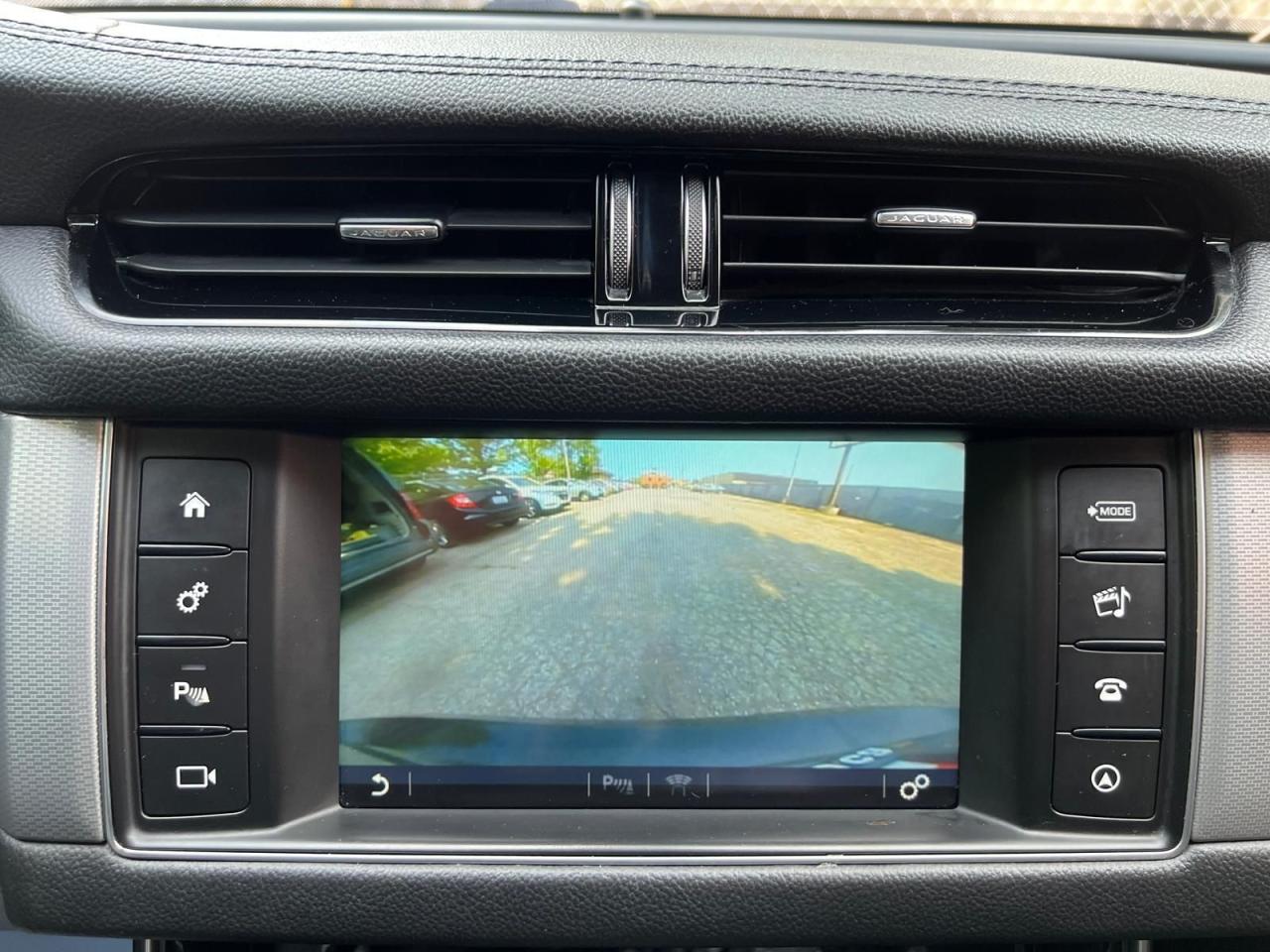 2017 Jaguar XF AUTO DIESEL AWD LOW KM NAVI SUNROOF BLIND SPOT B-T - Photo #22