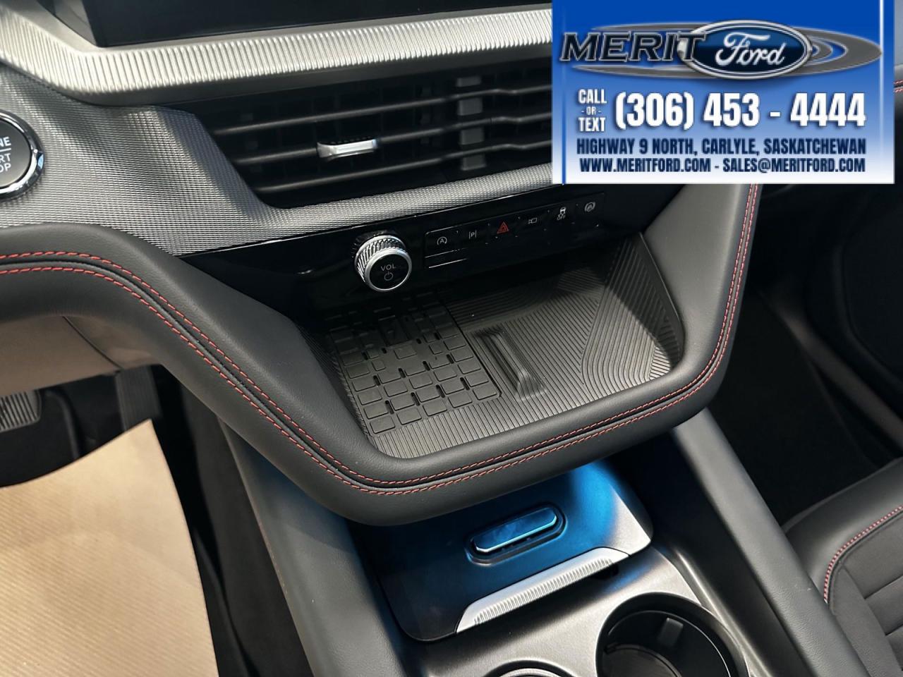 2025 Ford Explorer ST-Line - With Tow Package + Photo5
