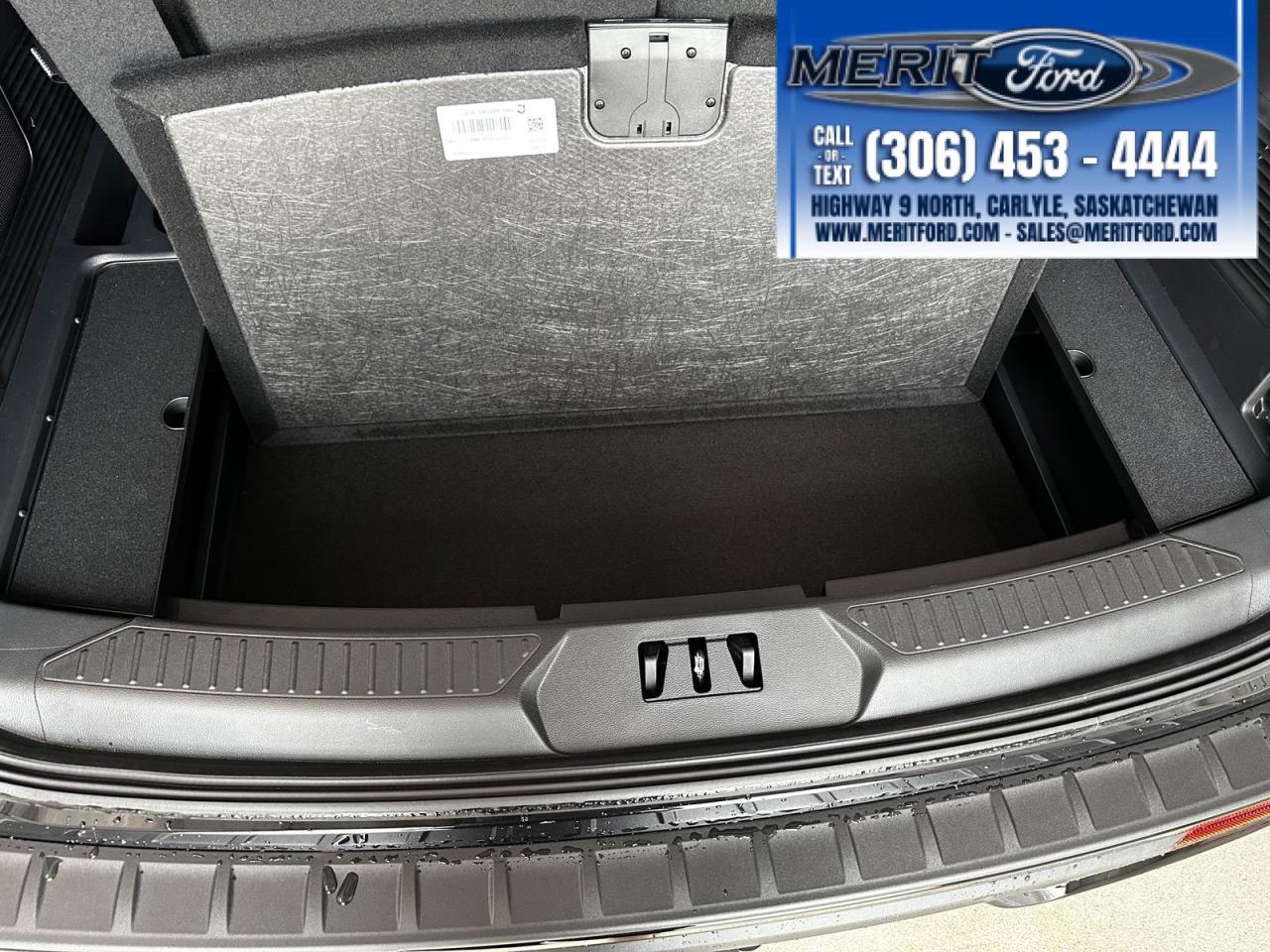 2025 Ford Explorer ST-Line - With Tow Package + Photo5