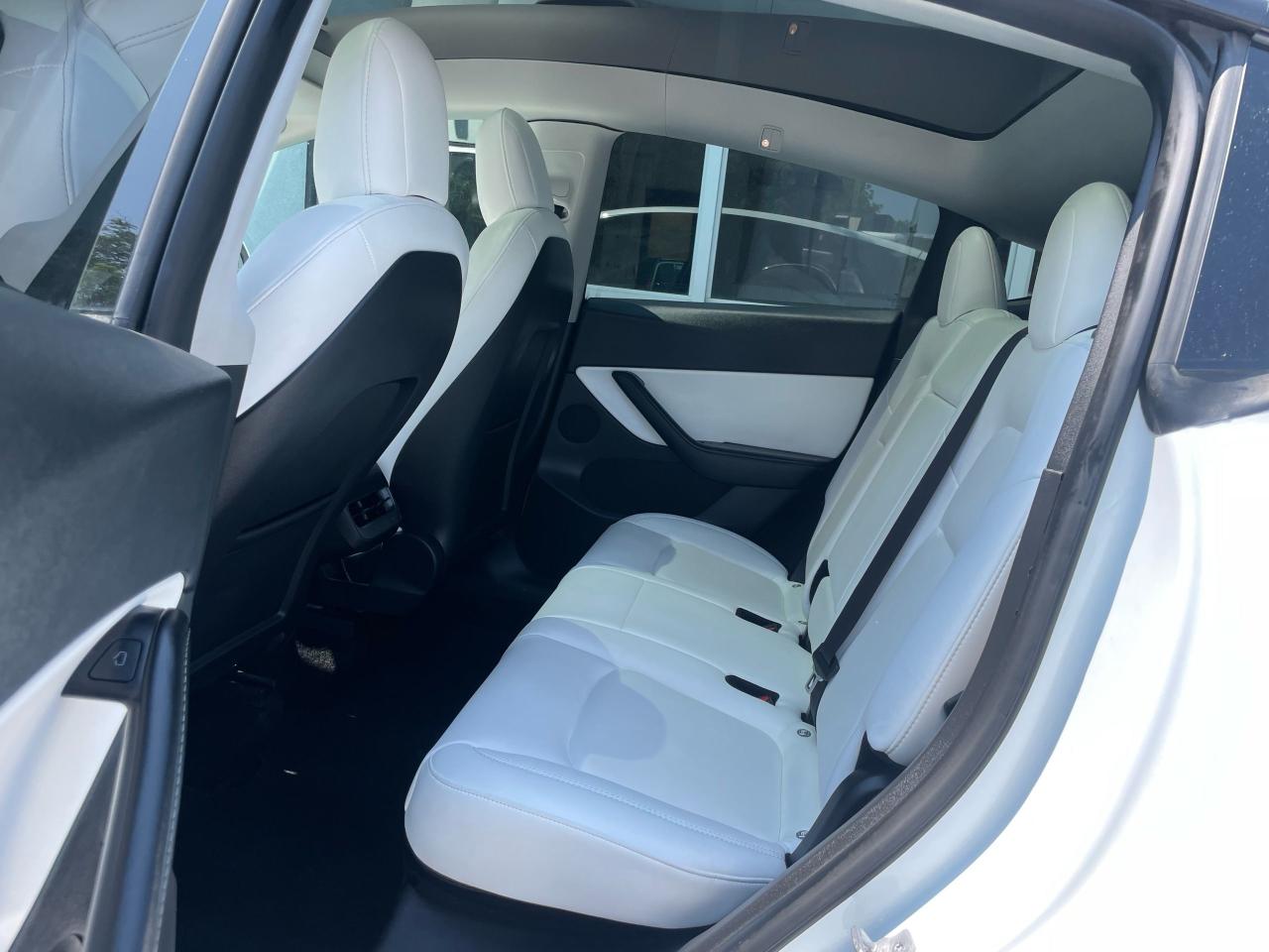 2022 Tesla Model Y LONG RANGE - Photo #9