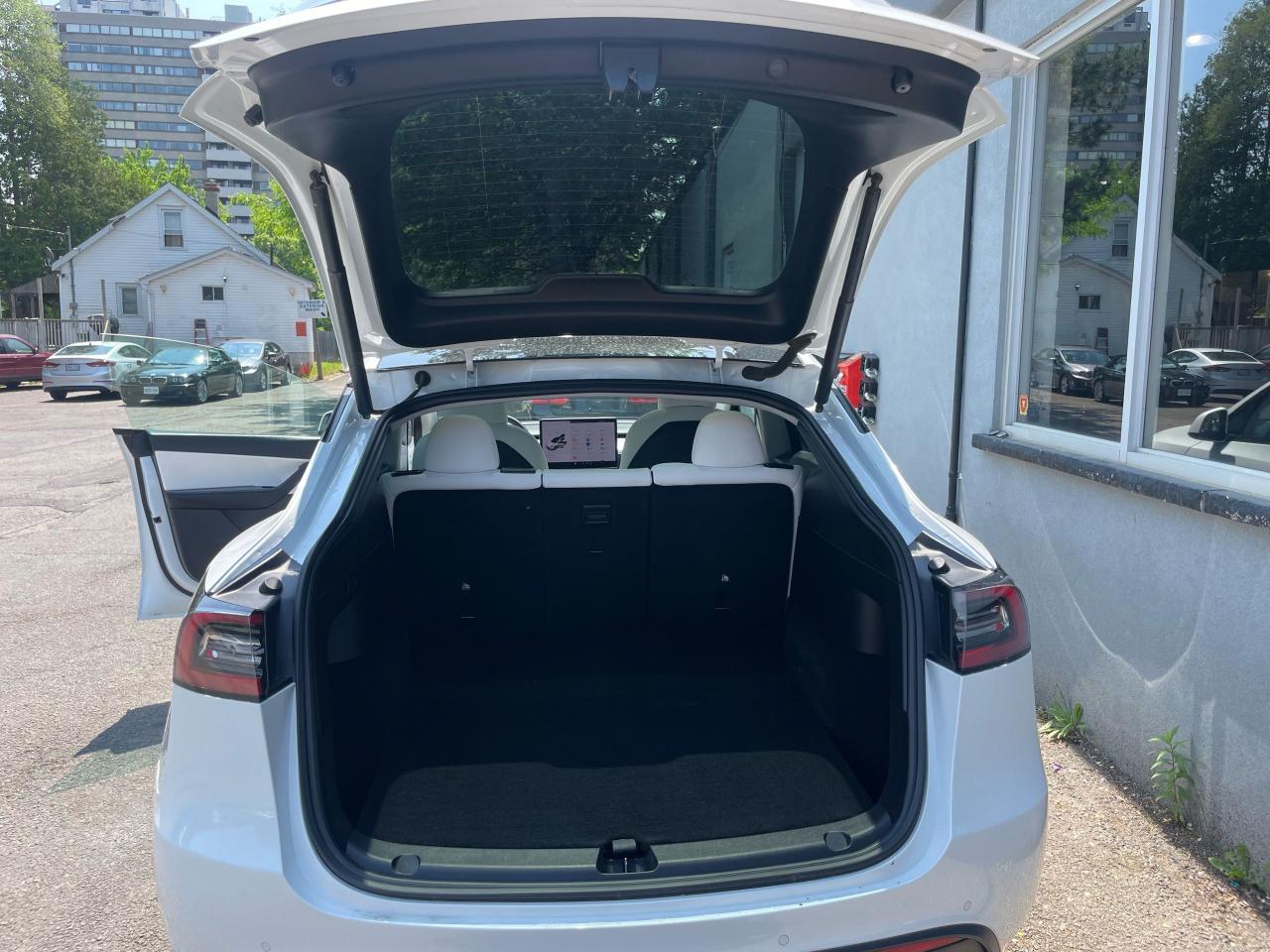 2022 Tesla Model Y LONG RANGE - Photo #10
