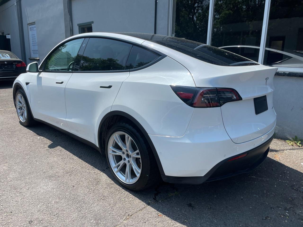 2022 Tesla Model Y LONG RANGE - Photo #2