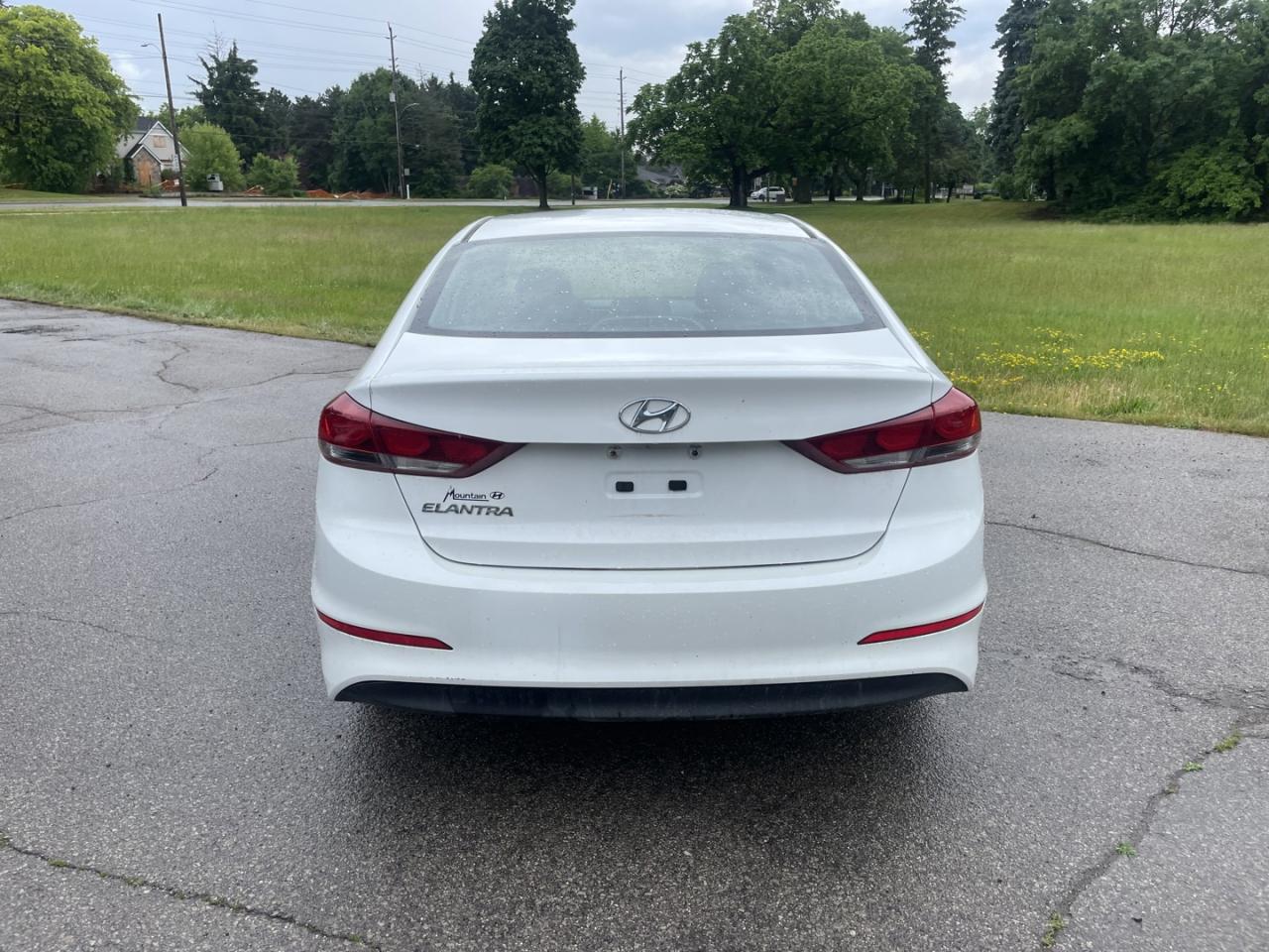 2017 Hyundai Elantra LE - Photo #6