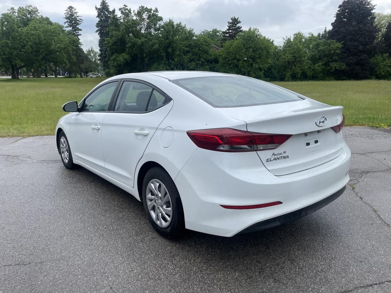 2017 Hyundai Elantra LE - Photo #5