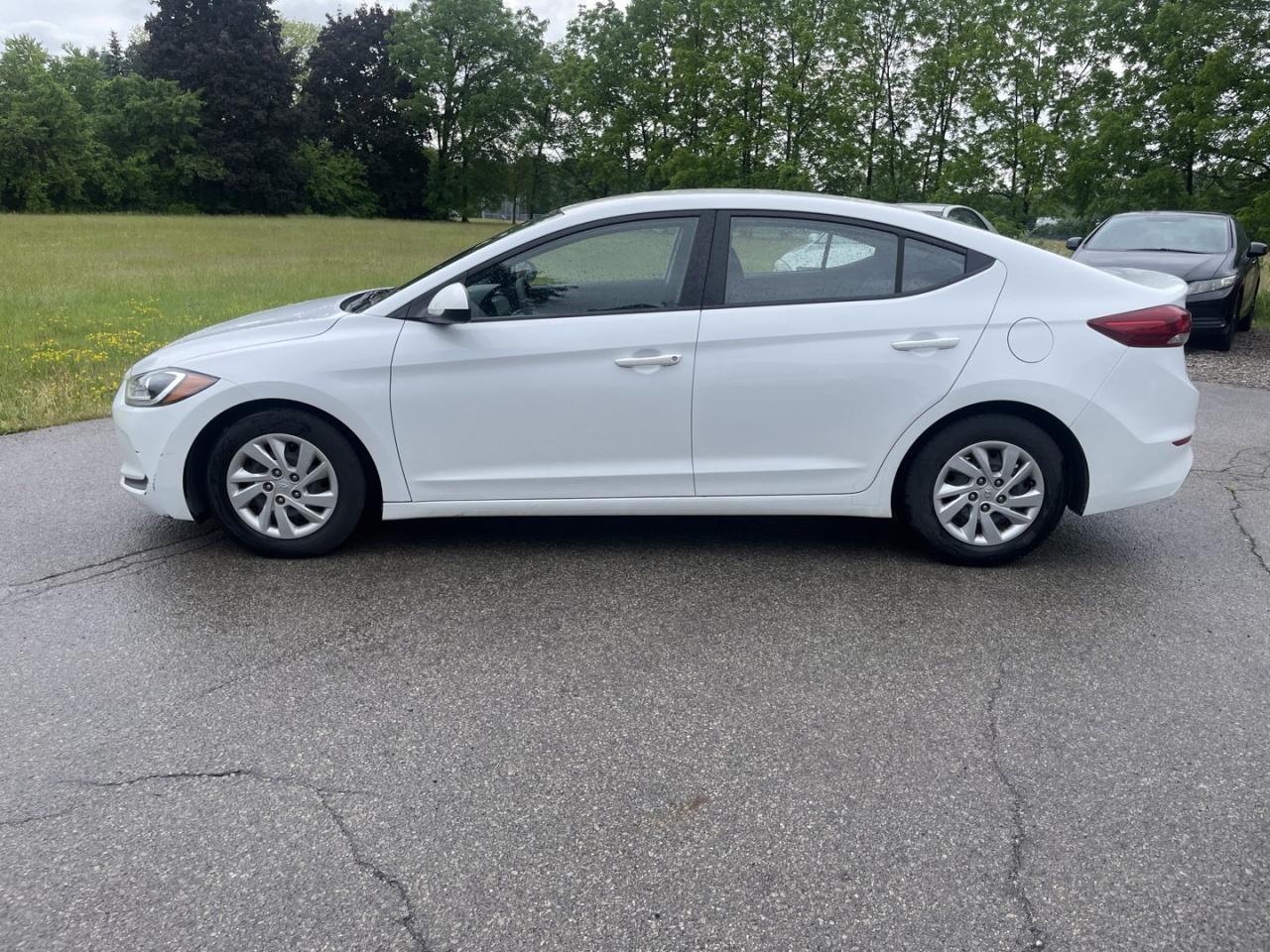 2017 Hyundai Elantra LE - Photo #4