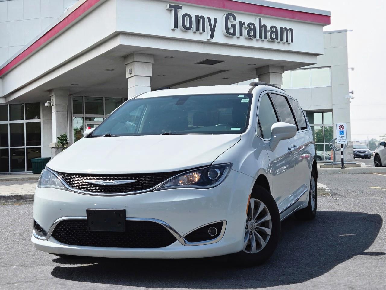 Used 2017 Chrysler Pacifica Touring-L for sale in Ottawa, ON