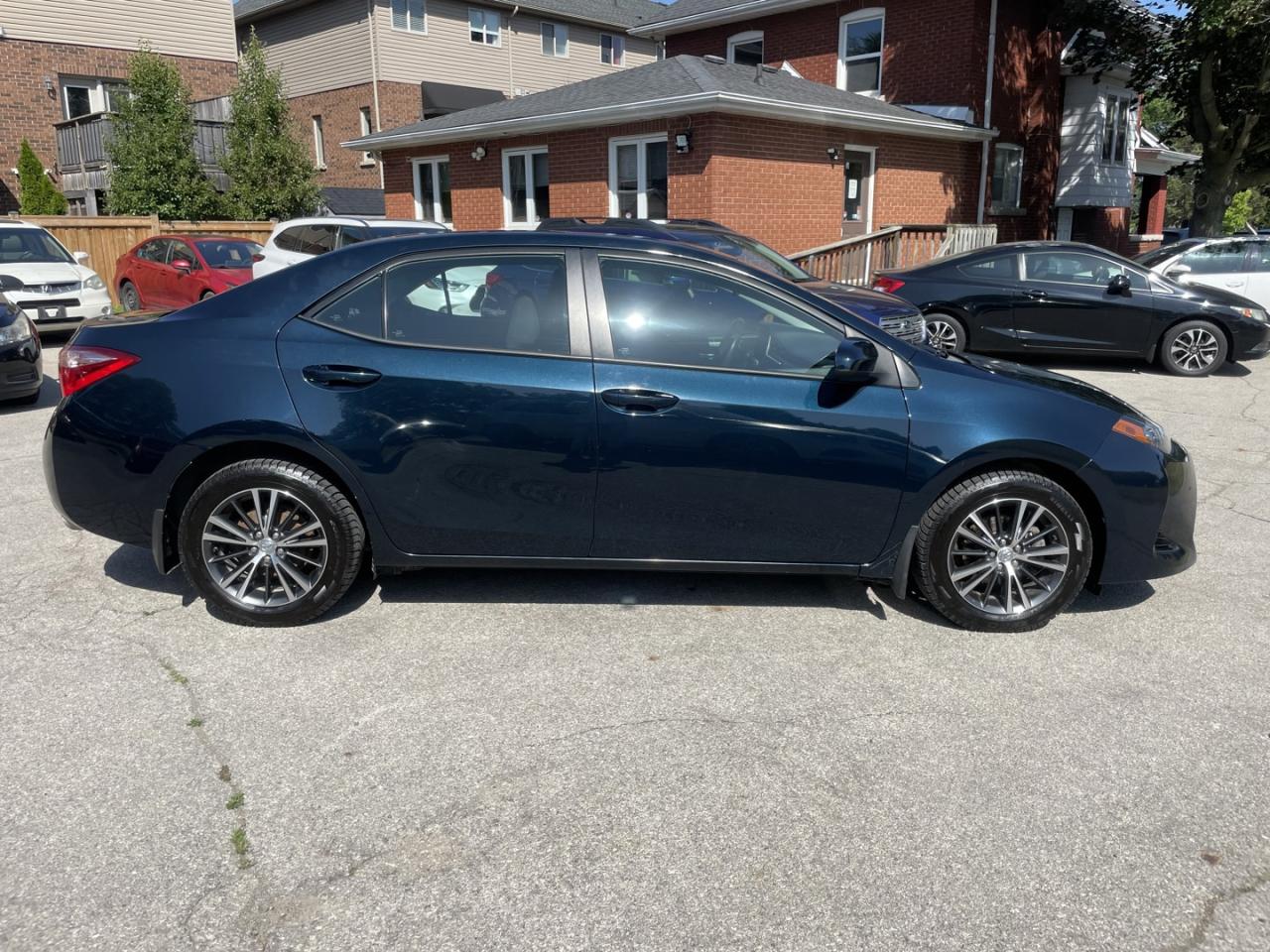 2017 Toyota Corolla LE Photo4