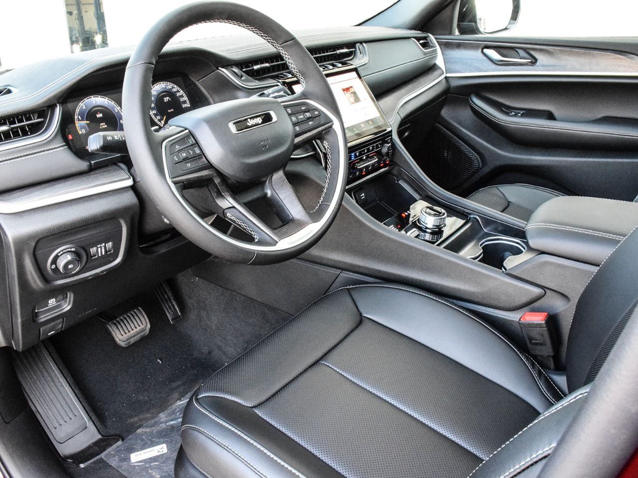 2025 Jeep Grand Cherokee L Limited 4x4 Photo