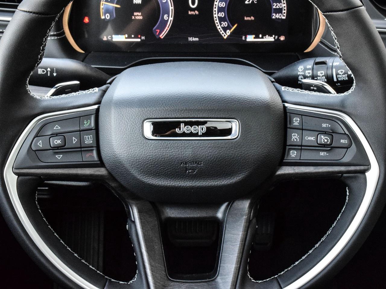 2025 Jeep Grand Cherokee L Limited 4x4 Photo