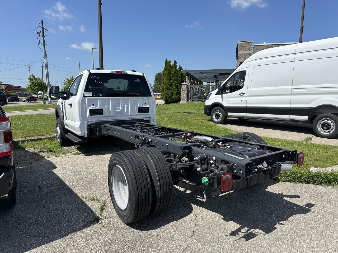 2025 Ford Super Duty F-600 DRW Photo2