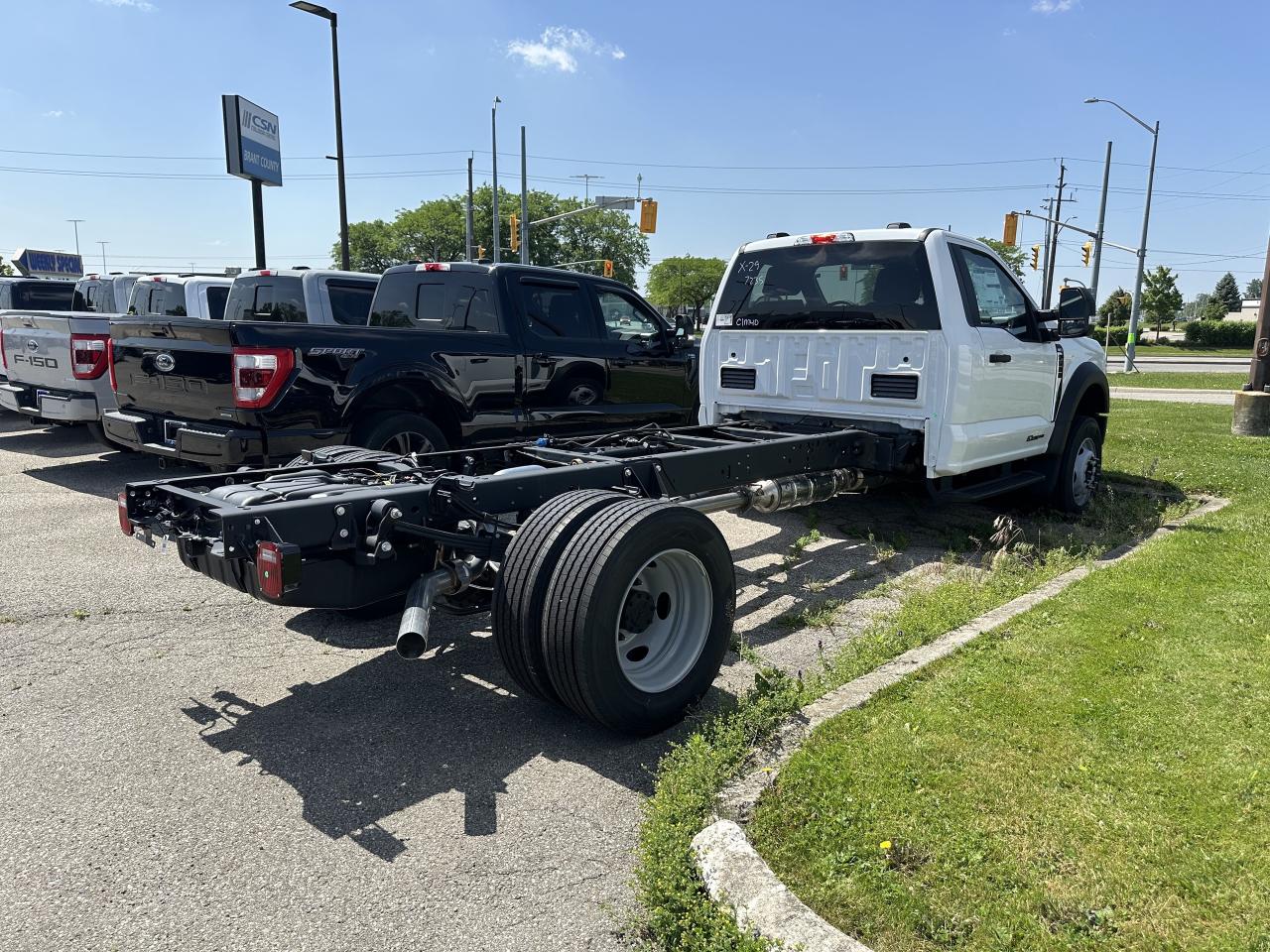 2025 Ford Super Duty F-600 DRW Photo3