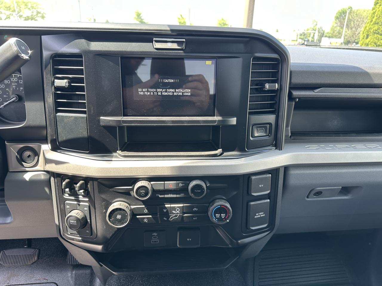 2025 Ford Super Duty F-600 DRW Photo