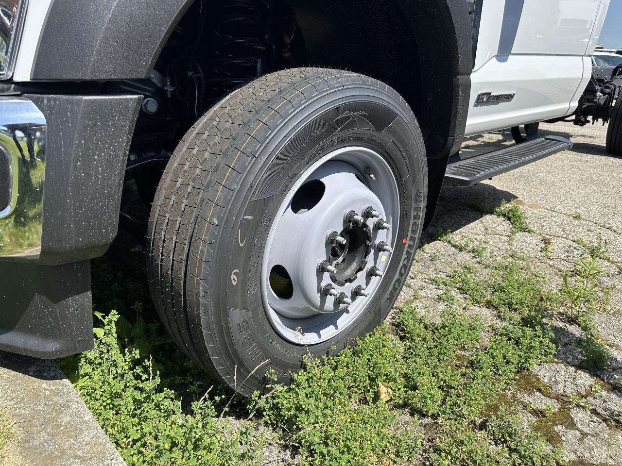 2025 Ford Super Duty F-600 DRW Photo