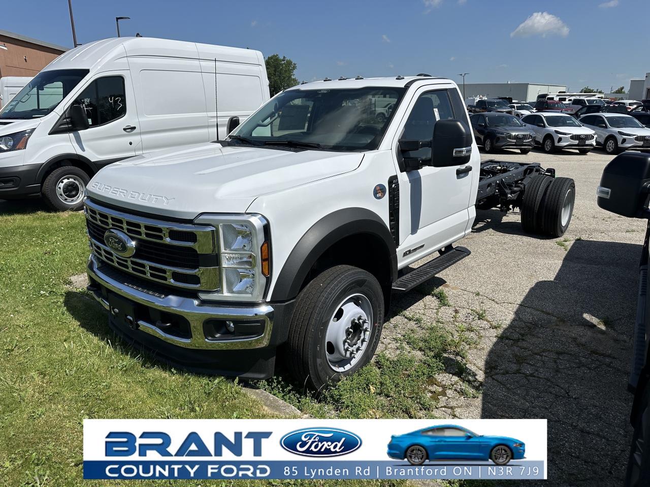2025 Ford Super Duty F-600 DRW Photo0