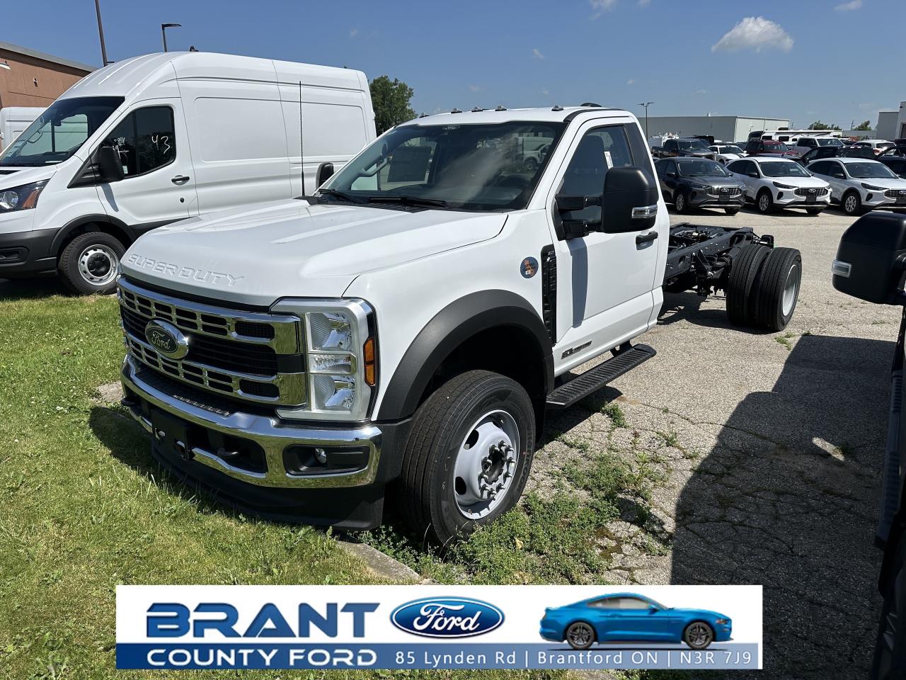 2025 Ford Super Duty F-600 DRW Photo0