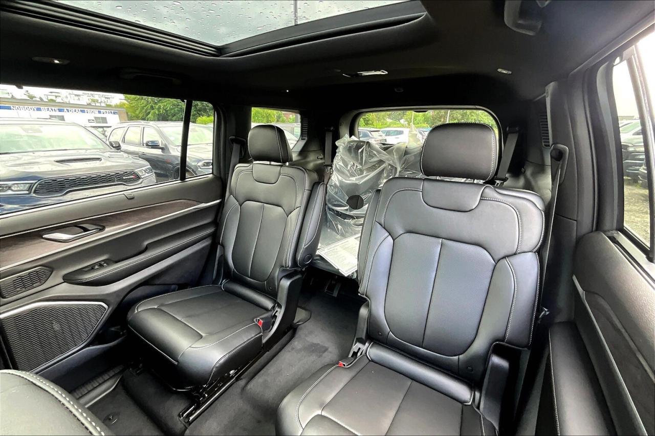 2025 Jeep Grand Cherokee L LIMITED | Black App Pkg | Pano Roof | LuxTech 2 Photo