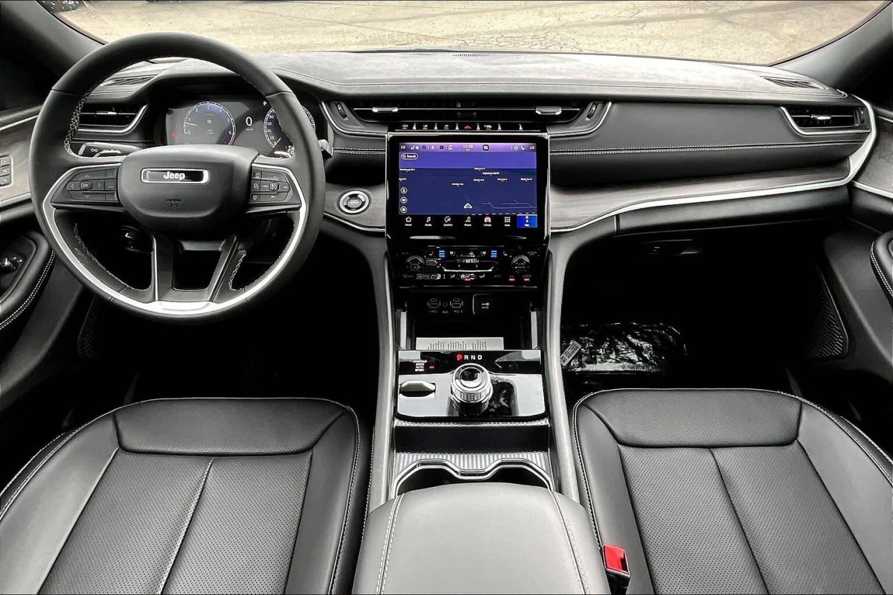 2025 Jeep Grand Cherokee L LIMITED | Black App Pkg | Pano Roof | LuxTech 2 Photo4