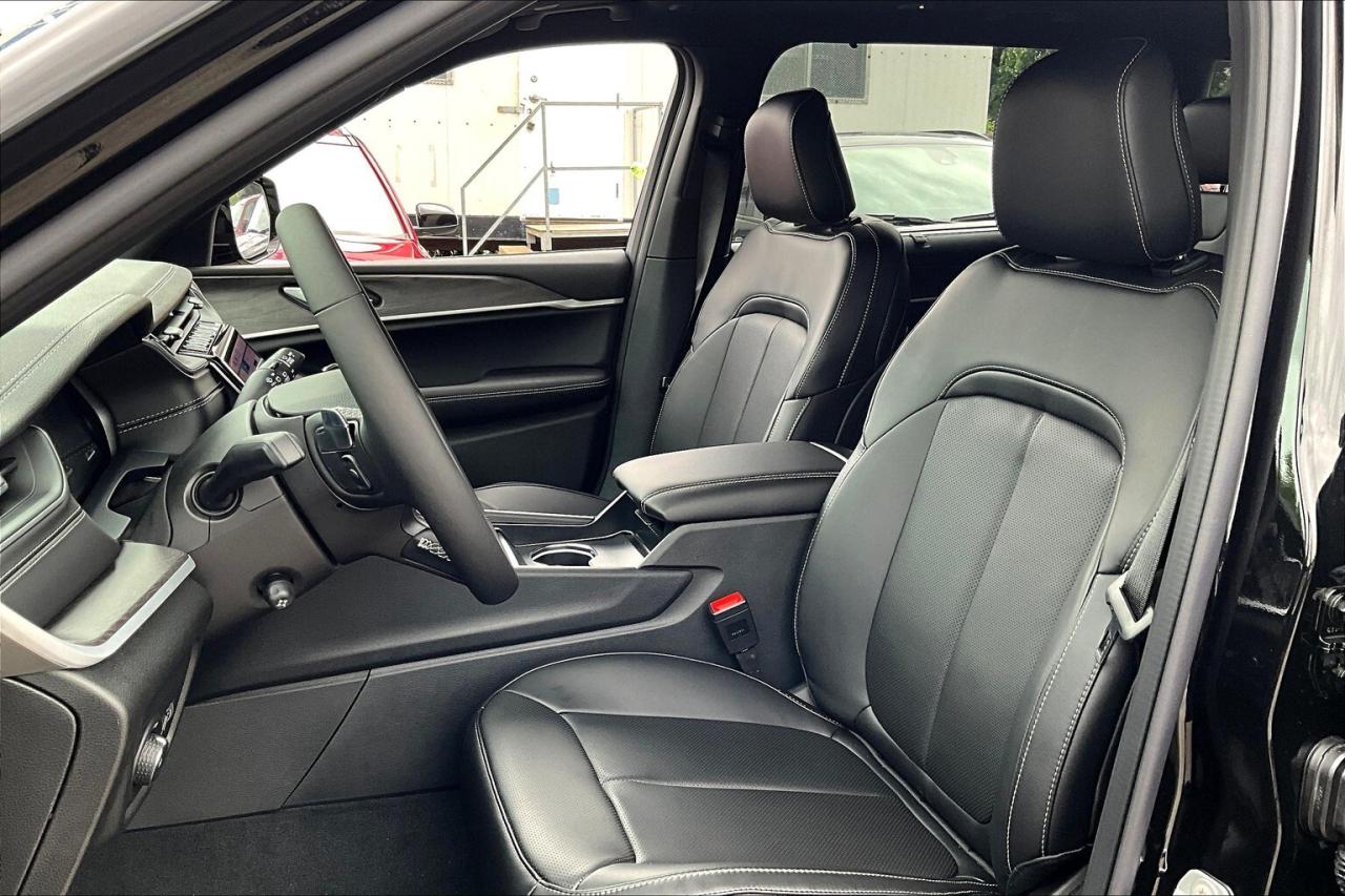 2025 Jeep Grand Cherokee L LIMITED | Black App Pkg | Pano Roof | 7-seater Photo