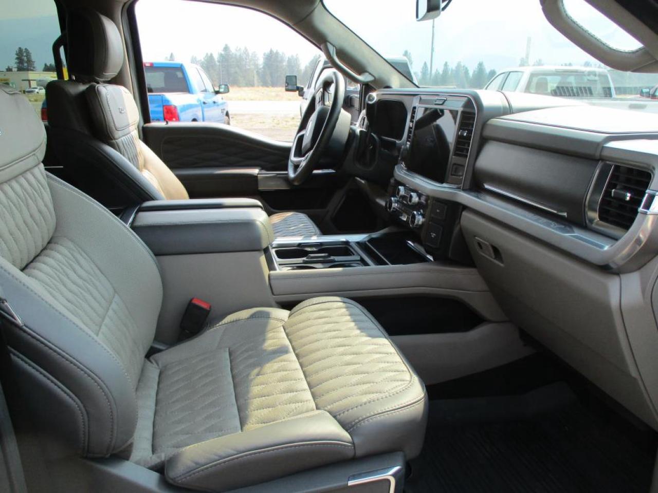 2025 Ford F-350 SD CREW PLATINUM PLUS H.O. Photo11
