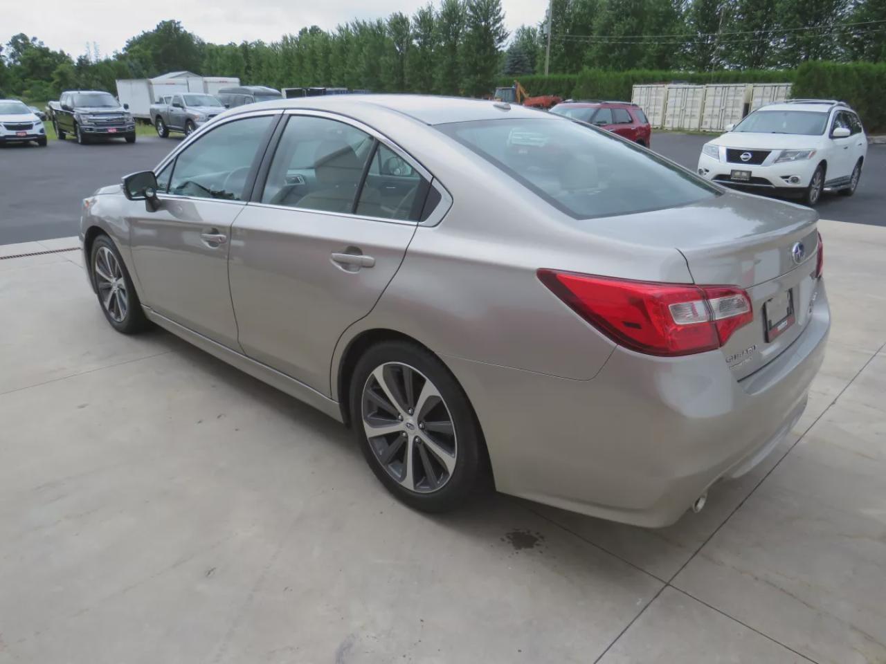 2016 Subaru Legacy 3.6R w/Limited & Tech Pkg (**LOW KM!!**CLEAN TITLE/NO ACCIDENTS!!**SAFETY/CERTIFIED!!**AWD**ALLOY RIMS**LEATHER**NAVIGATION**SUNROOF**HARMAN KARDON SOUND**REVERSE CAMERA**DUAL CLIMATE CONTROL**POWER SEATS**FRONT/REAR HEATED SEATS**DIGITAL TOUCHSCREEN**BLI Photo2