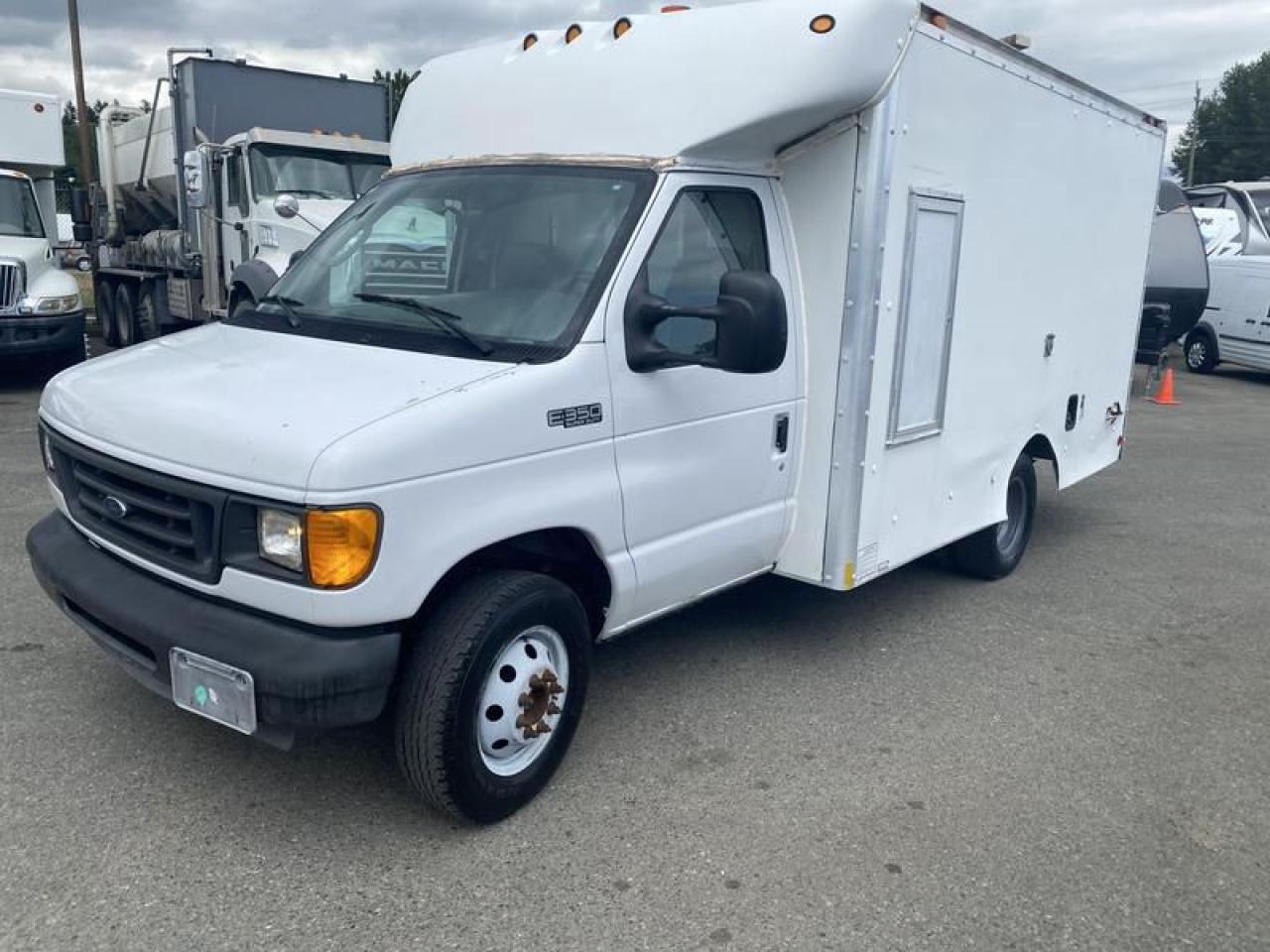 Used 2004 Ford Econoline E-350 Super Duty 12 Foot Cube Van Mobile Office for sale in Burnaby, BC