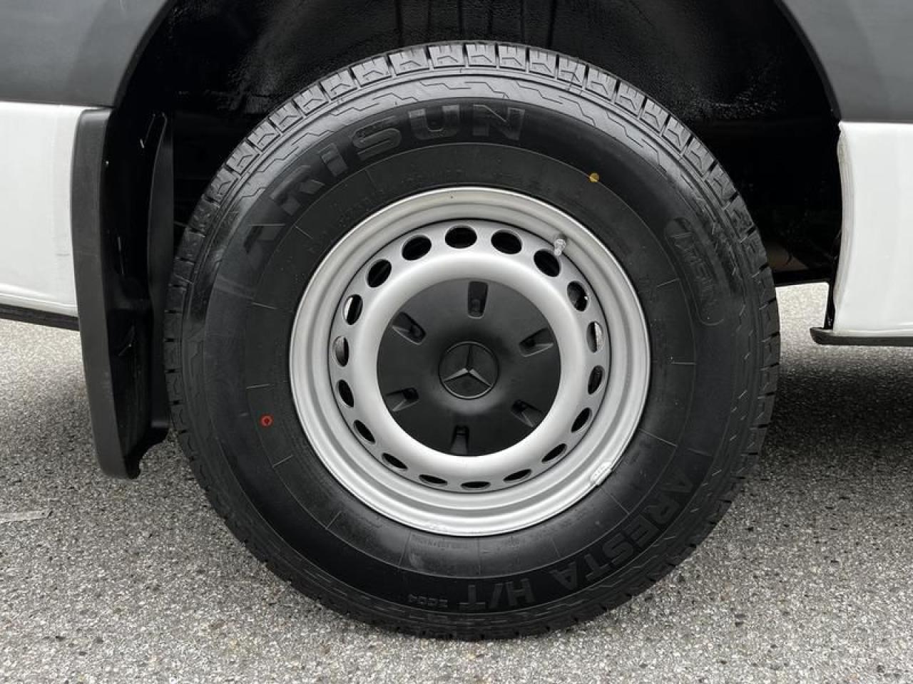 12643899