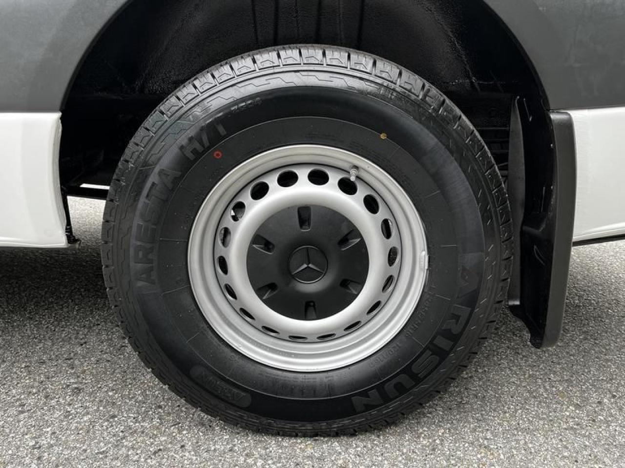 12643899