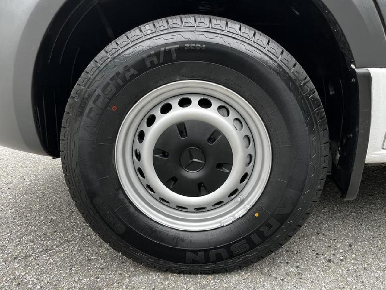 12643899