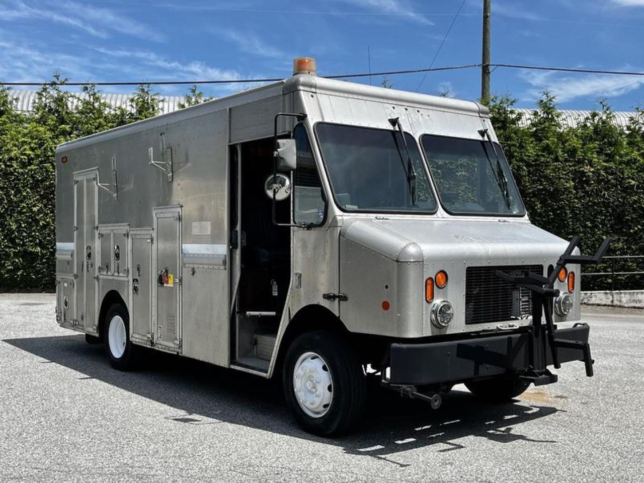 Used 2008 Morgan Olson Workhorse W62 16-Foot Mobile Service Workshop Step Van for sale in Burnaby, BC