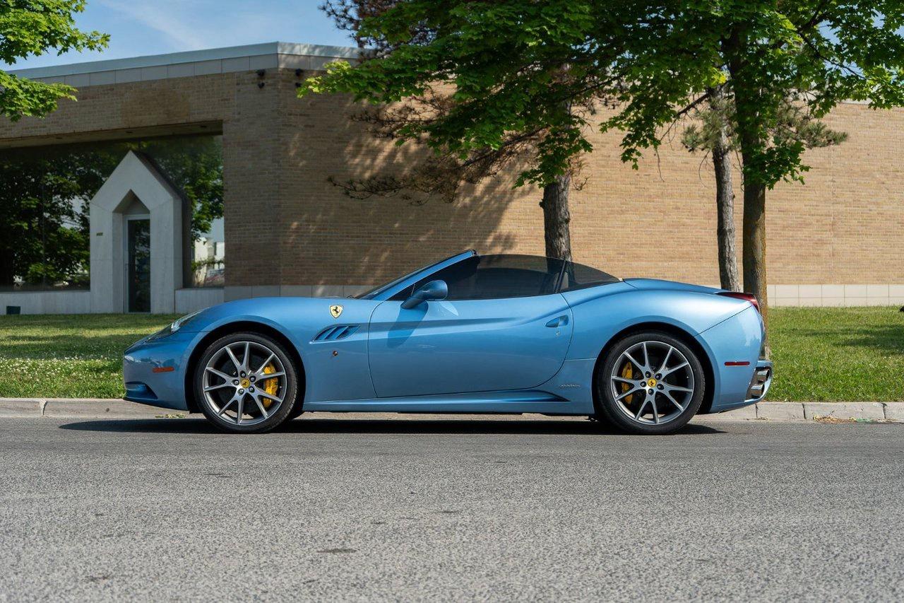 2010 Ferrari California  Photo4