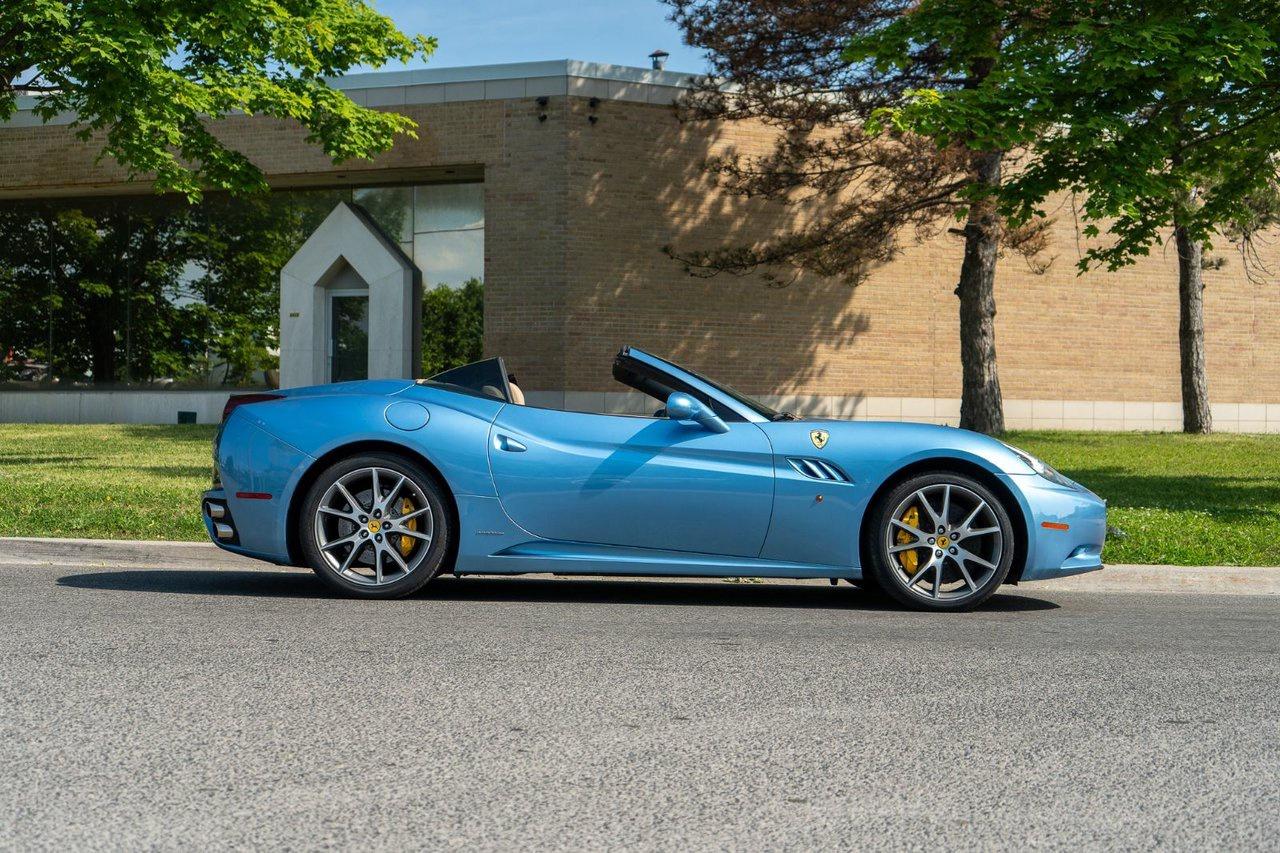 2010 Ferrari California  Photo3
