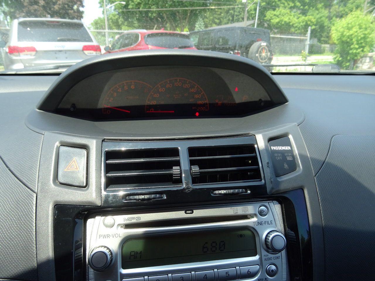 2008 Toyota Yaris RS - Photo #12
