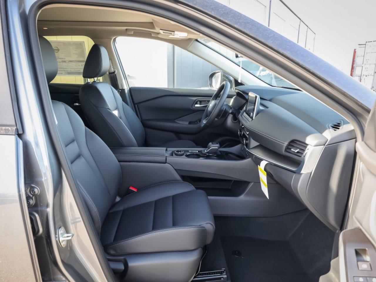 2025 Nissan Rogue Midnight Edition  - Moonroof Photo