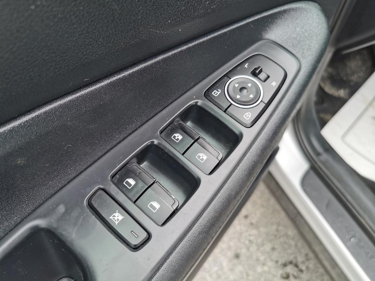 2019 Hyundai Santa Fe SE - Photo #10