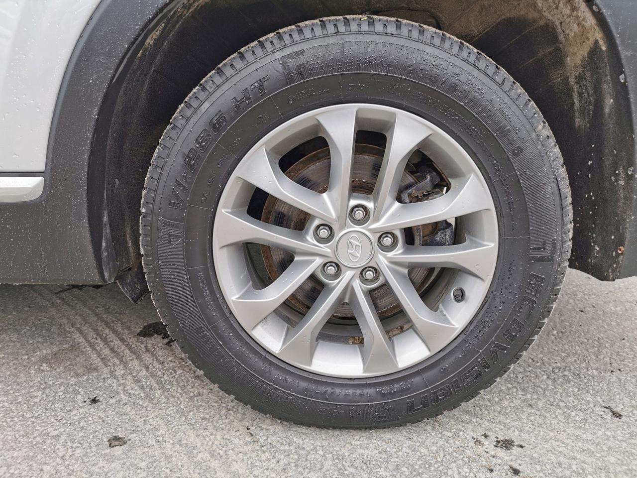 2019 Hyundai Santa Fe SE - Photo #9