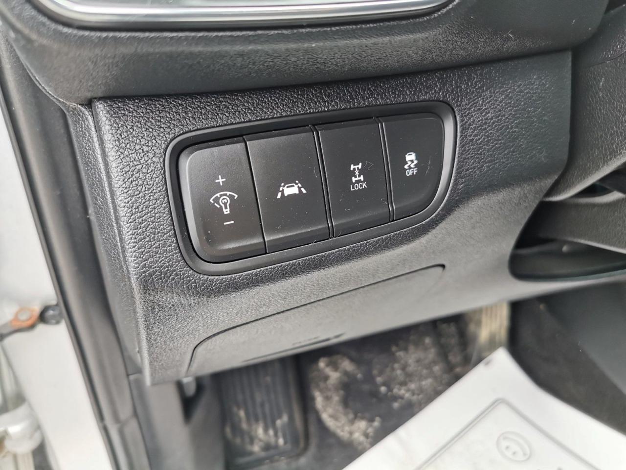 2019 Hyundai Santa Fe SE - Photo #12
