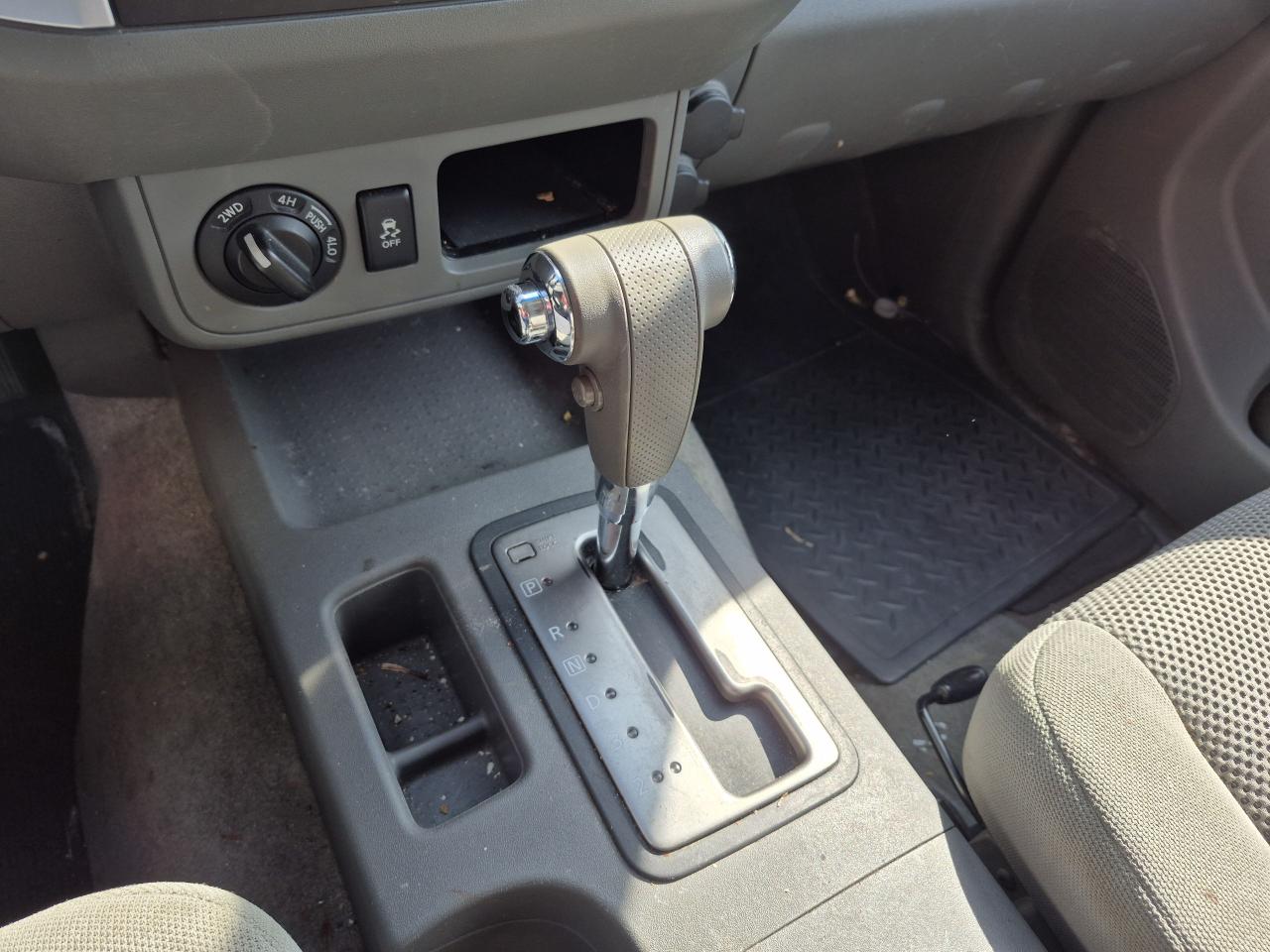 2013 Nissan Frontier SV Photo9