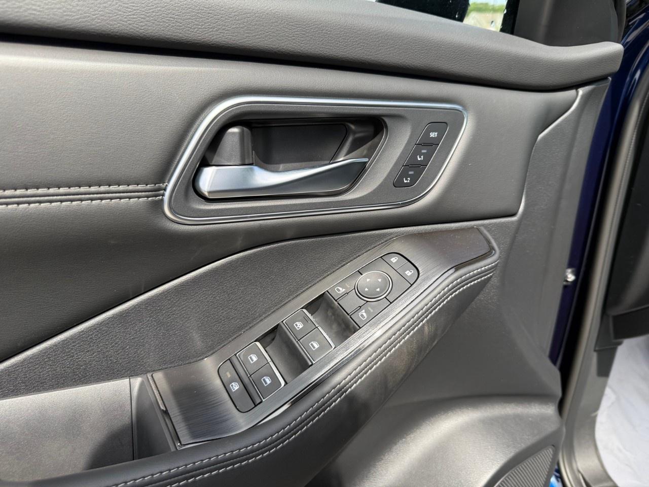 2025 Nissan Rogue AWD Platinum Photo