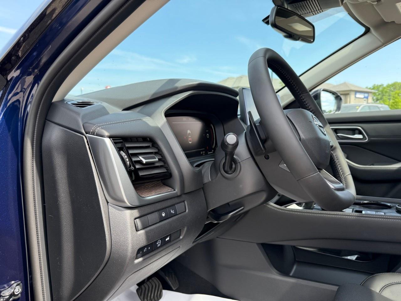 2025 Nissan Rogue AWD Platinum Photo