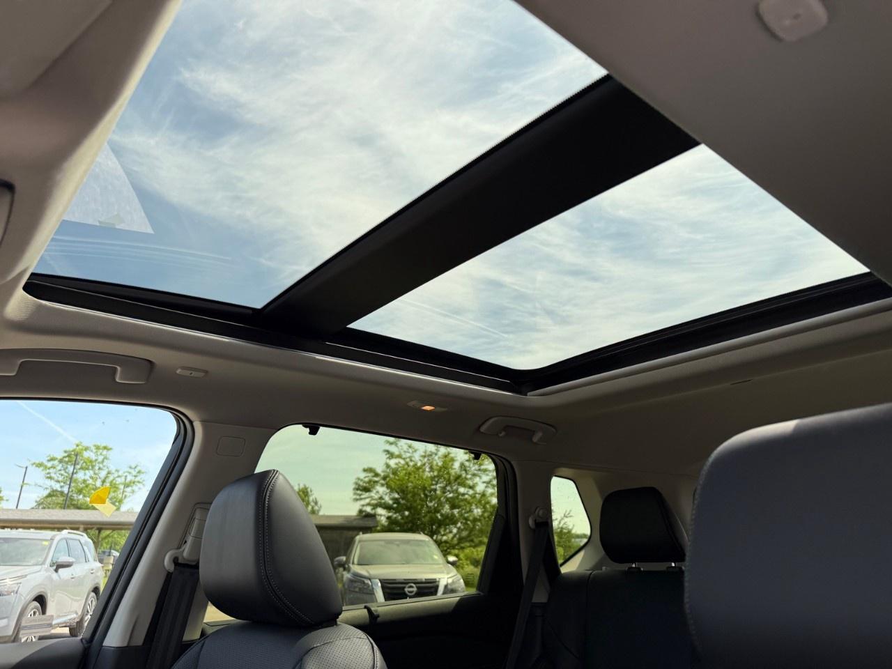 2025 Nissan Rogue AWD Platinum Photo