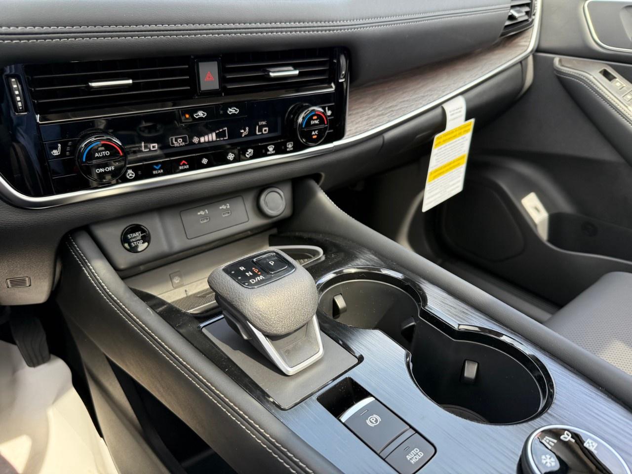 2025 Nissan Rogue AWD Platinum Photo