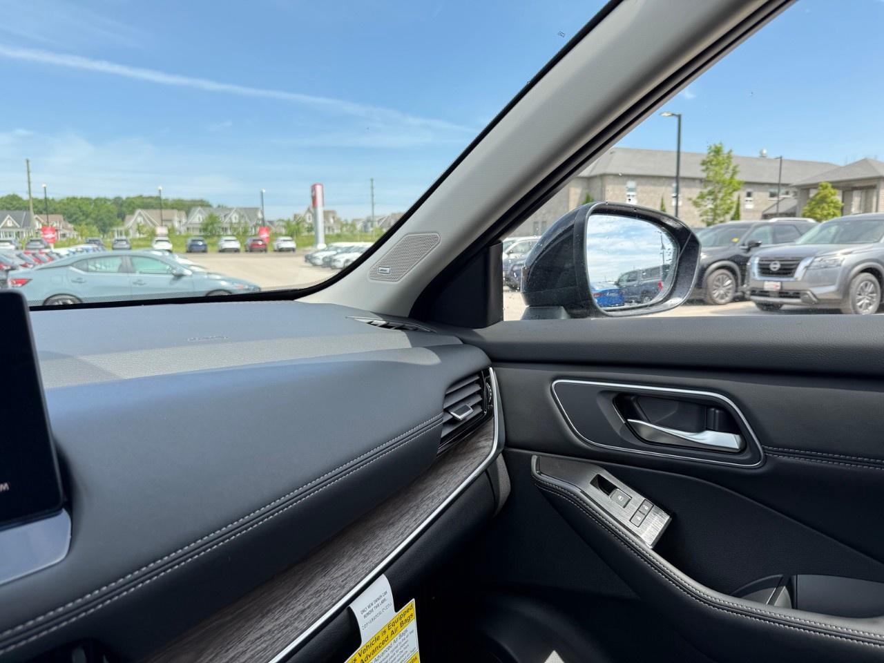 2025 Nissan Rogue AWD Platinum Photo