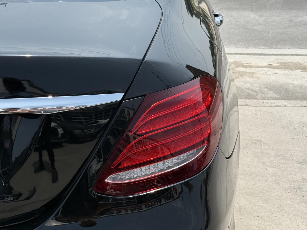 2018 Mercedes-Benz E-Class 300 | PREMIUM | PANO | BURMESTER | LOADED - Photo #12