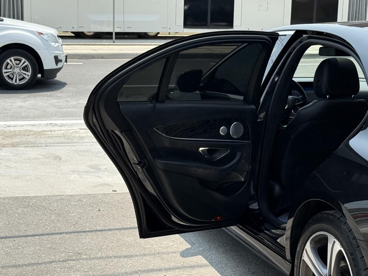 2018 Mercedes-Benz E-Class 300 | PREMIUM | PANO | BURMESTER | LOADED - Photo #38