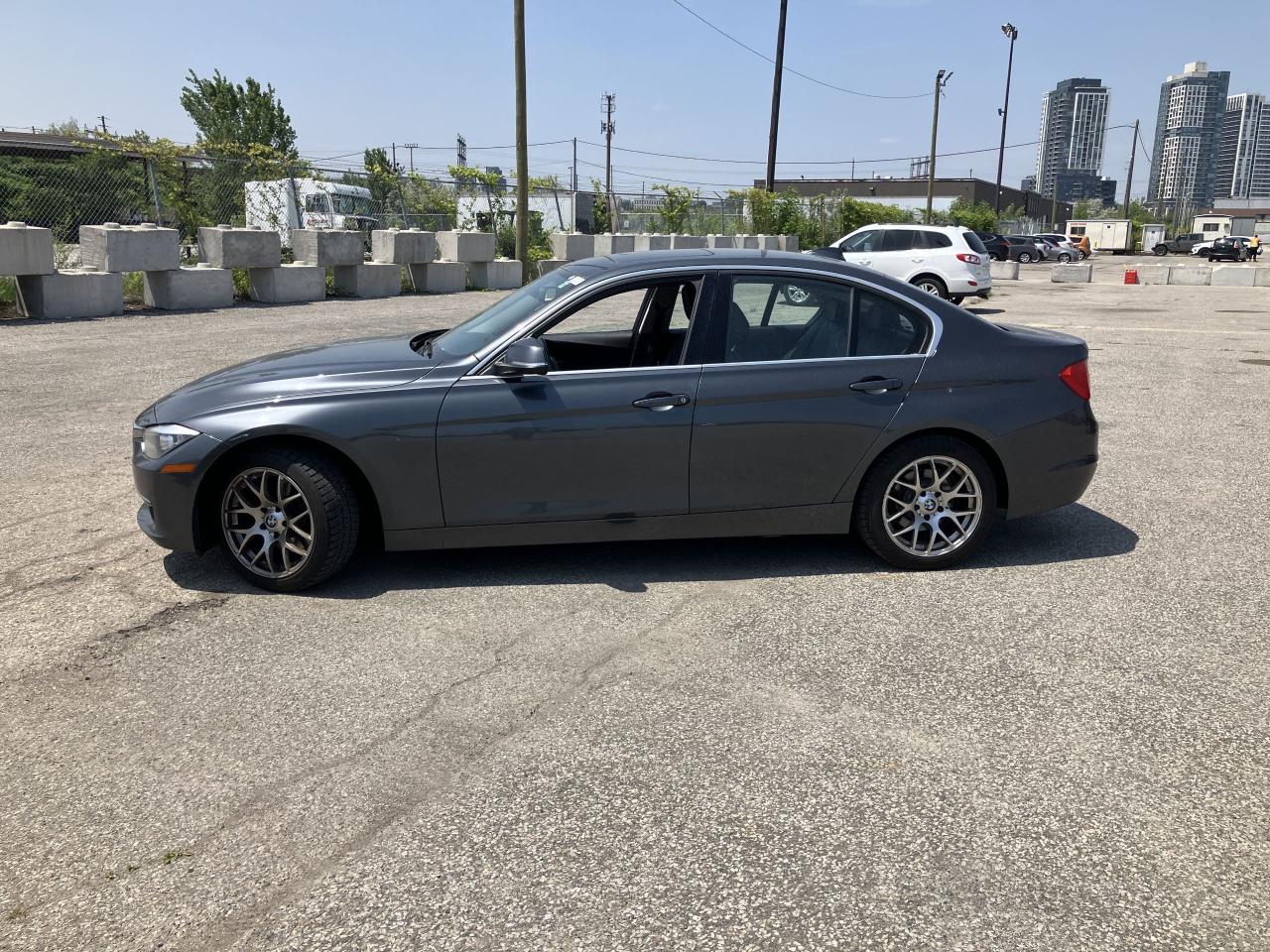 2014 BMW 3 Series 320i xDrive Photo2