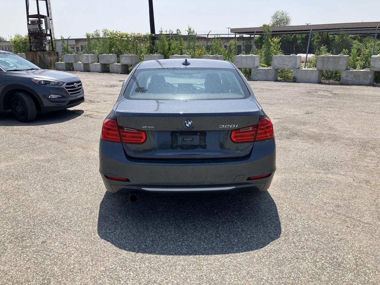 2014 BMW 3 Series 320i xDrive Photo4