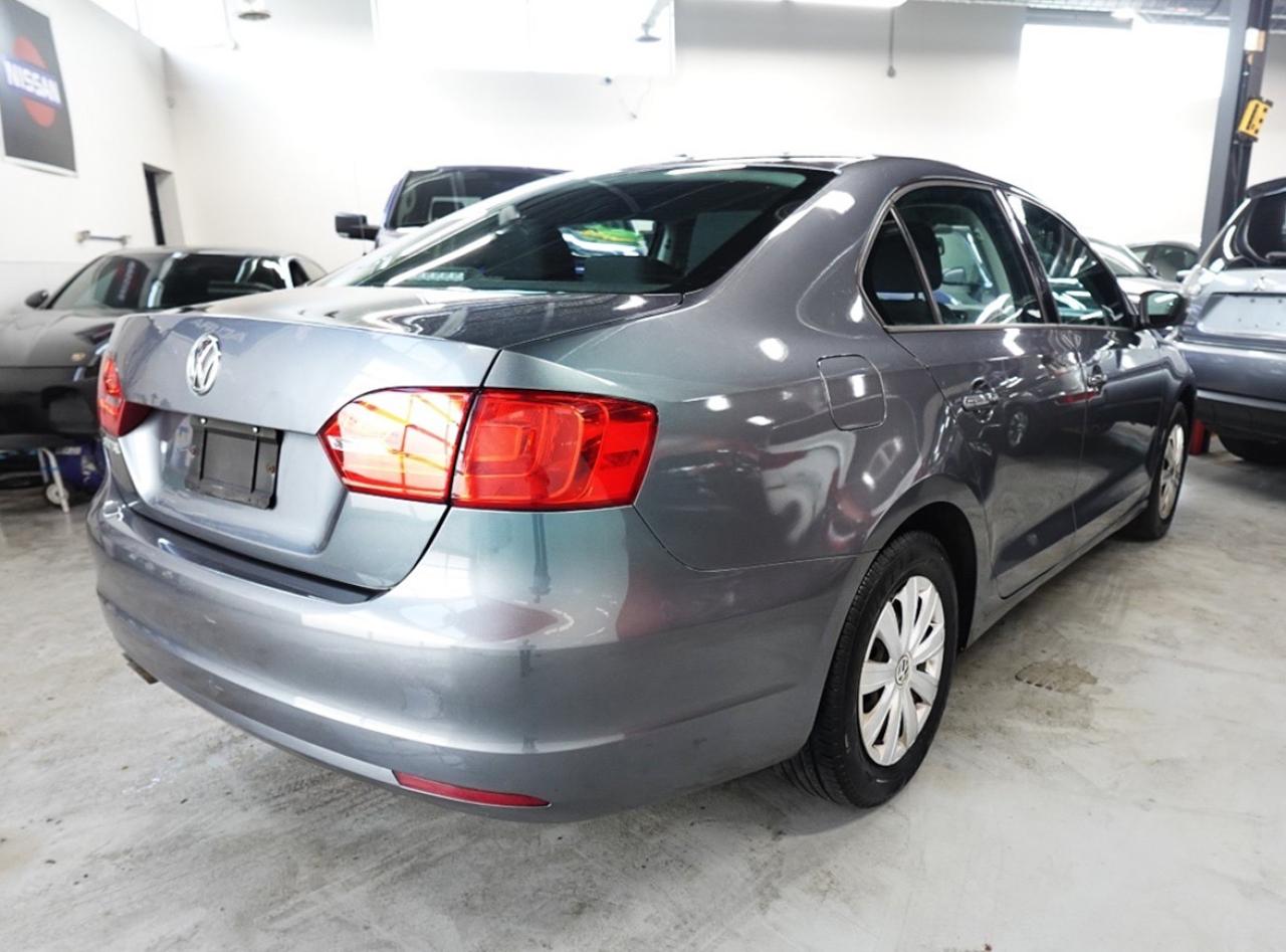 2014 Volkswagen Jetta Trendline. DEALER MAINTAIN,ONE OWNER - Photo #4